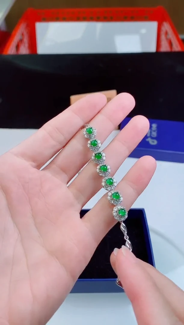 颈饰未镶嵌翡翠   ·