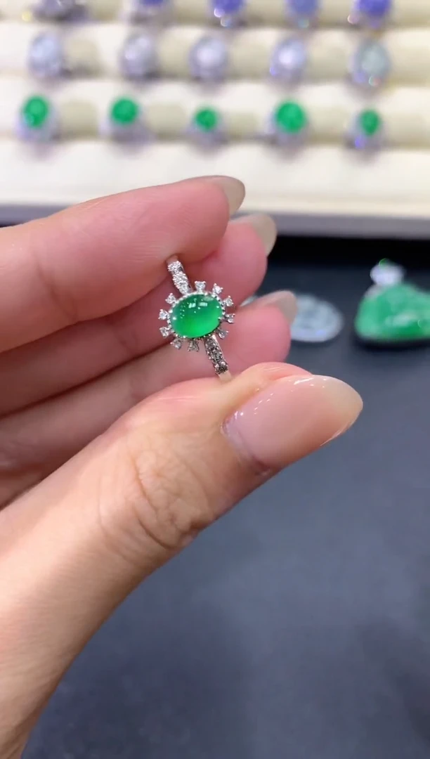 【闪购商品】翡翠戒指18K金镶嵌a5