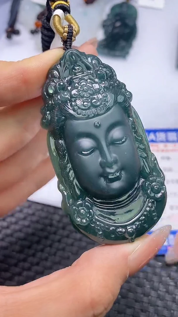 颈饰未镶嵌翡翠