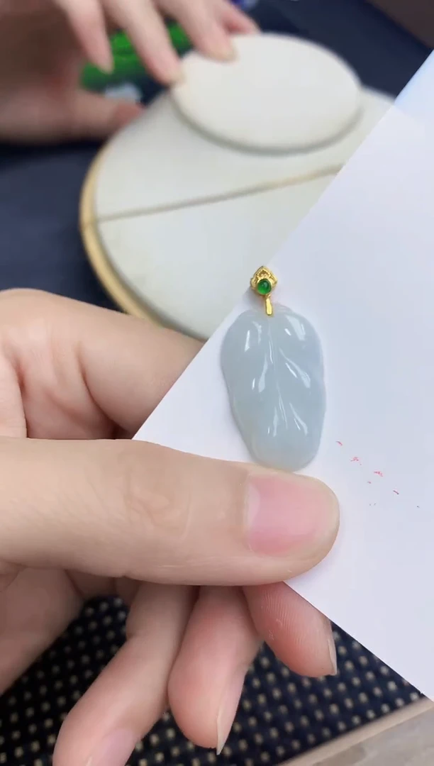 翡翠18K金镶嵌颈饰天然缅甸A货翡翠