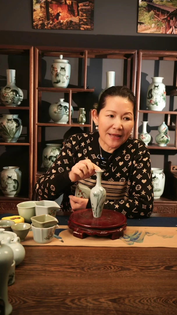 【闪购商品】釉中彩 玉净瓶（竹子画