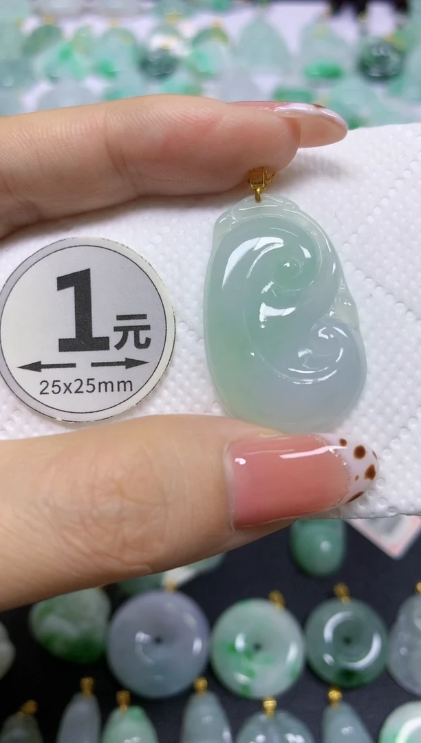 颈饰18K金镶嵌翡翠天然翡翠A货