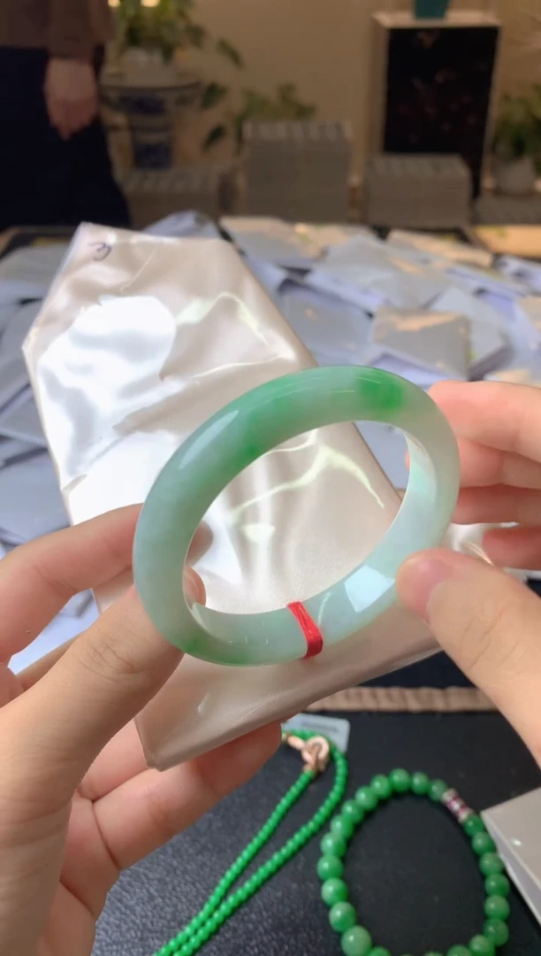 未镶嵌定制翡翠小*玲手镯