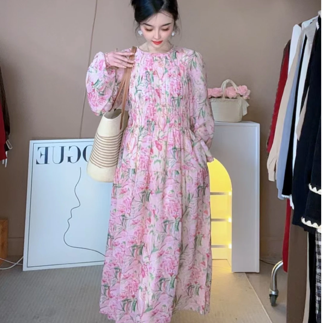 （编号A11）2025爆款粉花长袖圆领松紧气质淑女海边碎花连衣裙