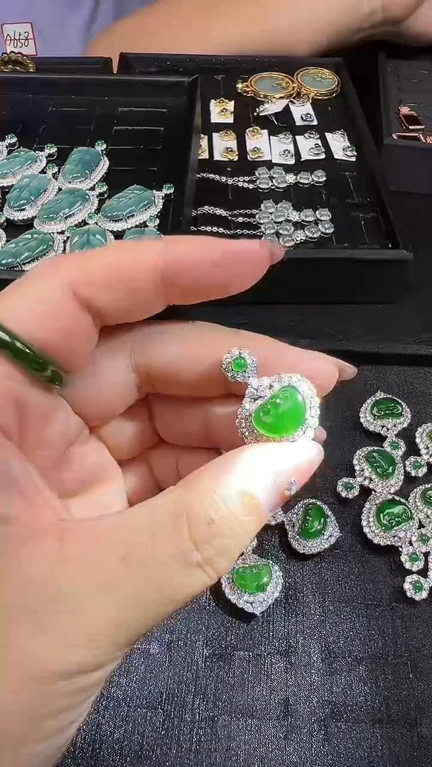 翡翠未镶嵌颈饰60220/多样性/发一件