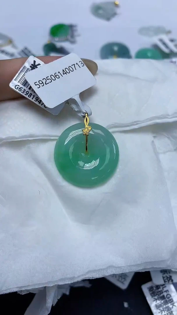 翡翠18K金镶嵌颈饰天然缅甸翡翠A货
