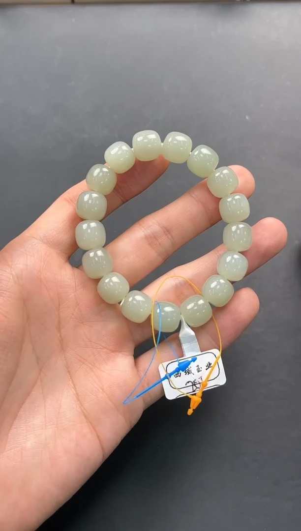 未镶嵌手串和田玉且末青白老型手串卡12微色差（有纹）