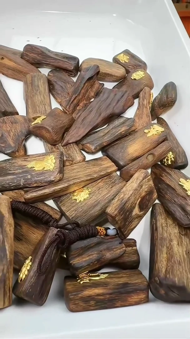 沉香吊坠95号发三个多样性发一