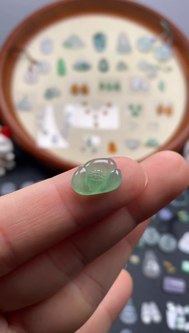 颈饰未镶嵌翡翠果緑花开富贵/芬