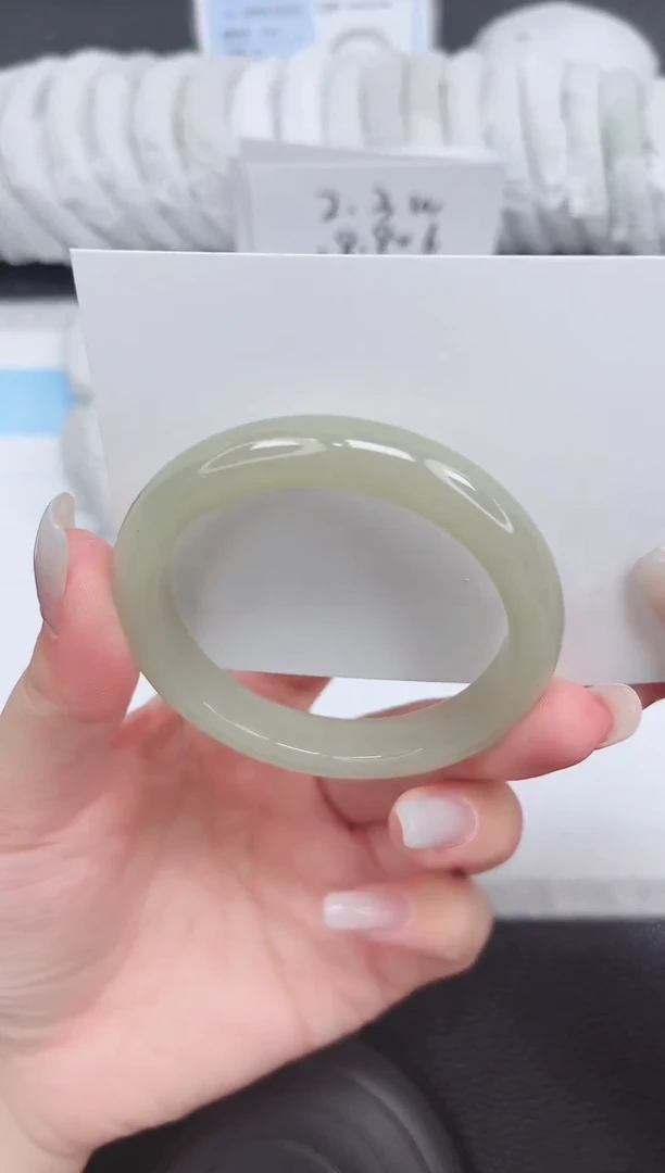 未镶嵌手镯石英质玉22252.4-