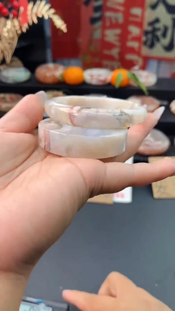 【闪购商品】石英质玉手镯未镶嵌赠送镯心（57圈口）无证书