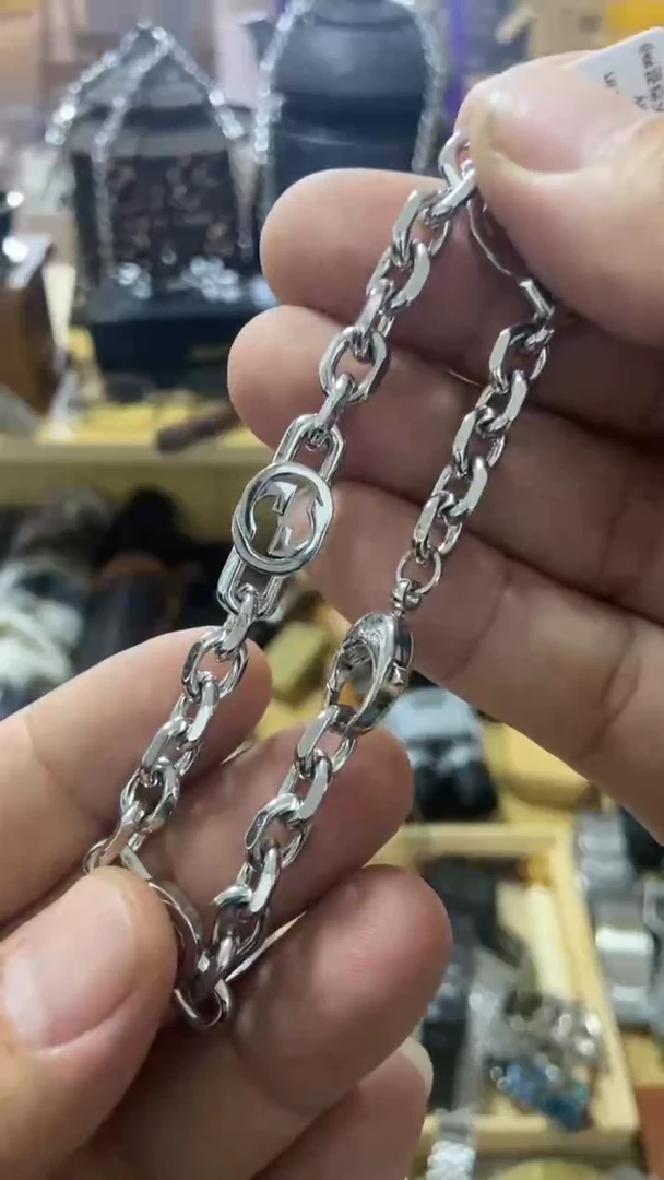 瓷片闪购商品  如图所示