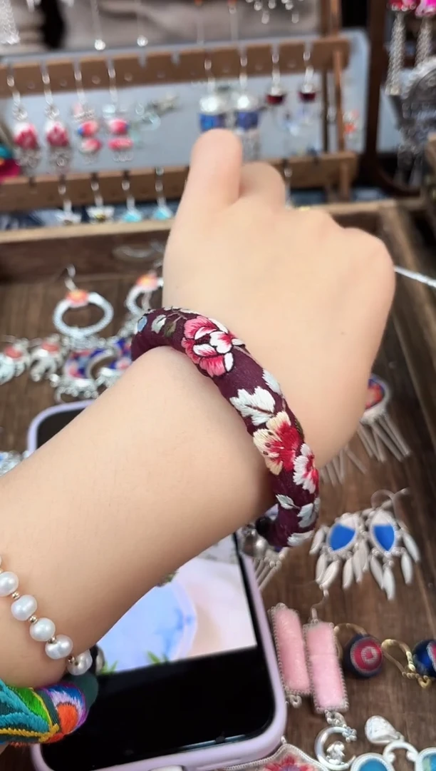 织绣民族风非遗老绣饰品176