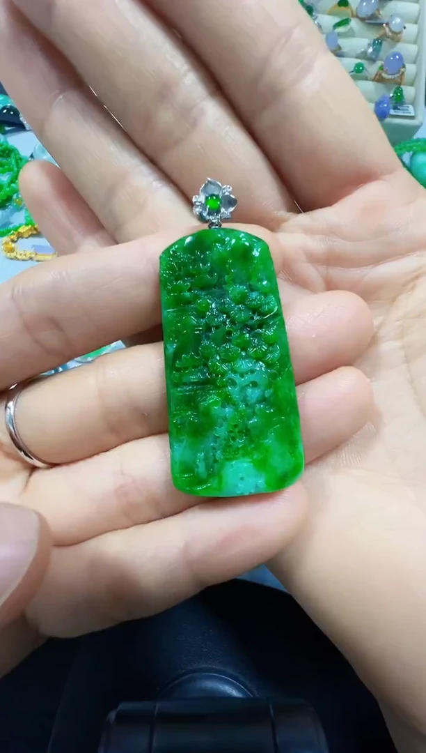 吊坠(不含链)18K金镶嵌翡翠6800