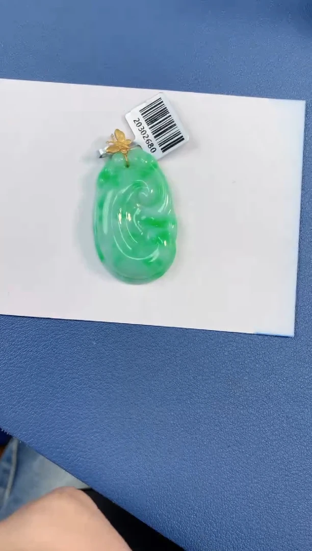 翡翠18K金镶嵌颈饰       1