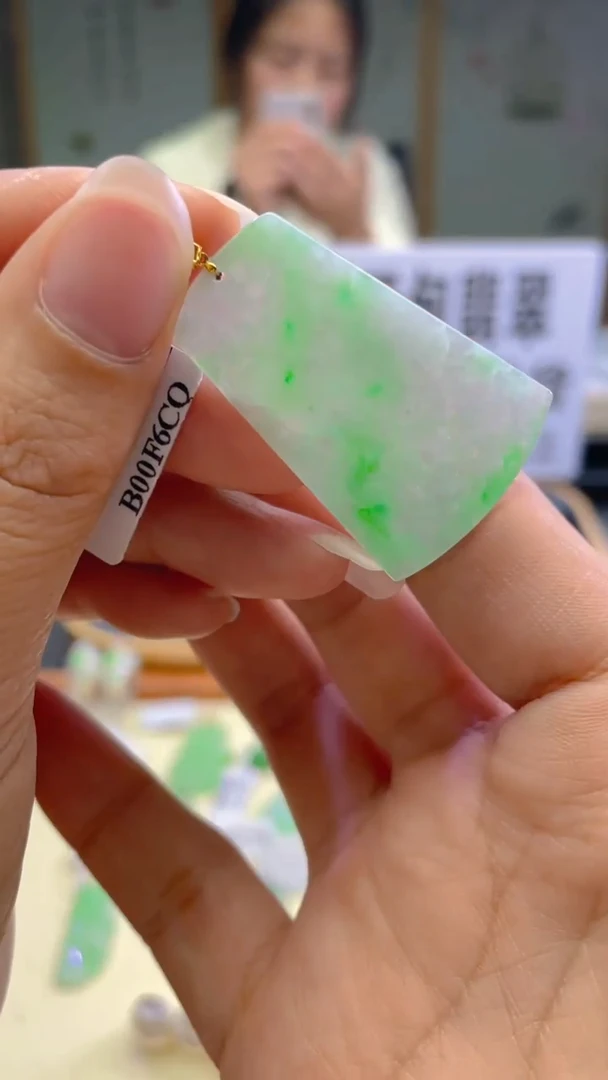 【闪购商品】翡翠颈饰18K金镶嵌天然A货翡翠