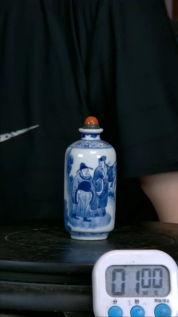 壶青花精绘人物鼻烟壶