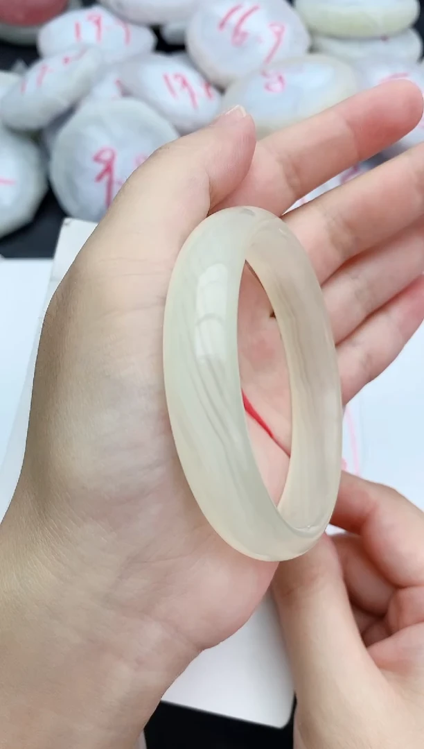 石英质玉手镯未镶嵌17+59.6