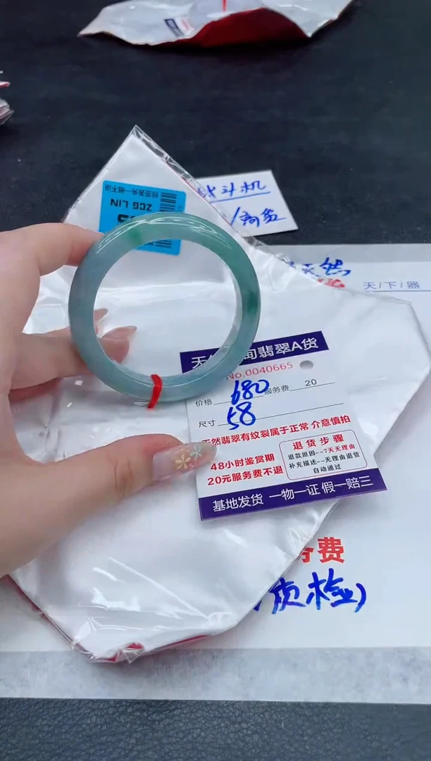 翡翠手镯未镶嵌680.000000