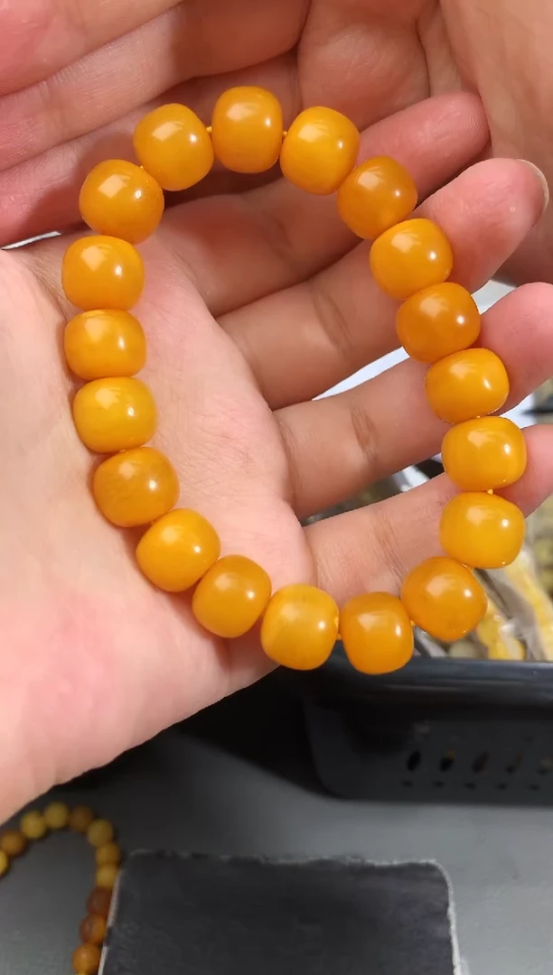未镶嵌琥珀珠宝奇石94