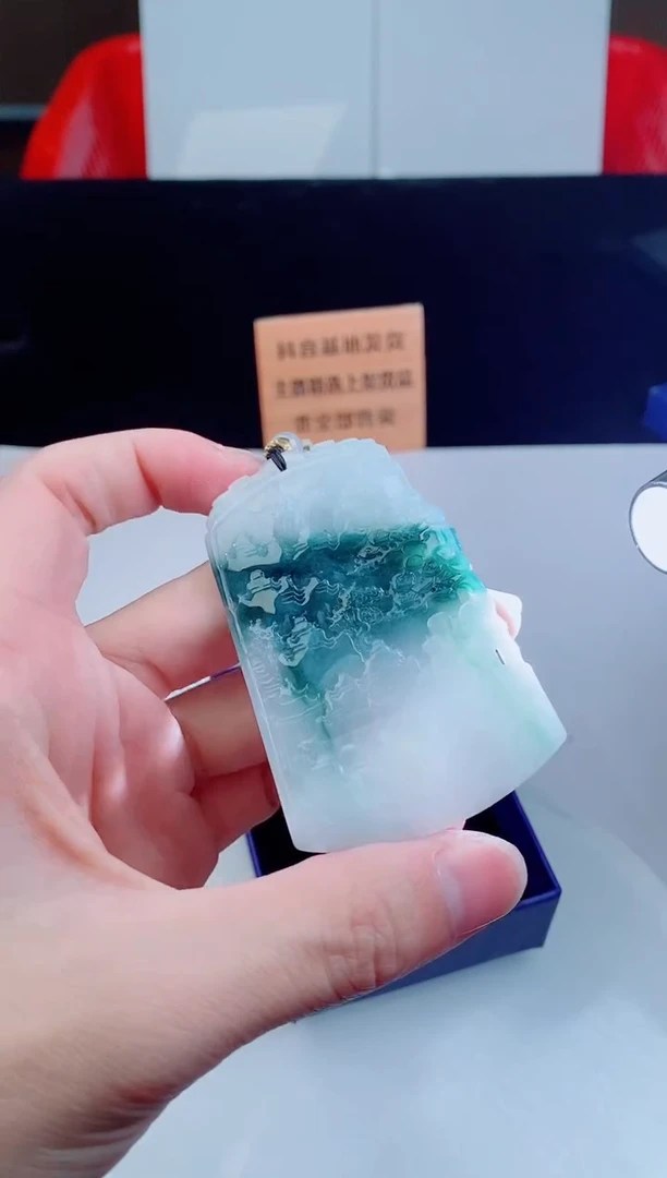 颈饰未镶嵌翡翠