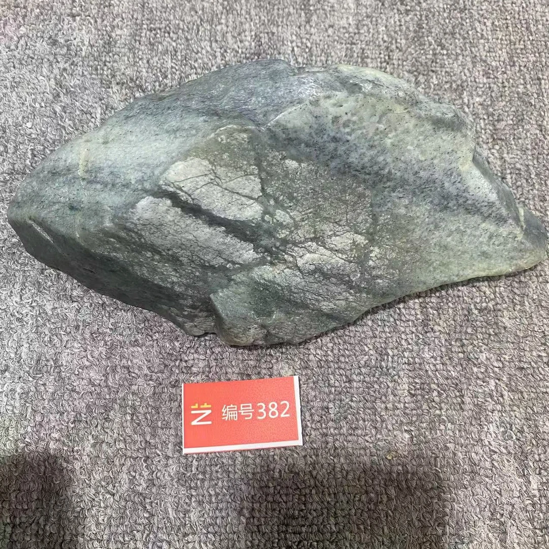 新疆玉料原石发一件编号382