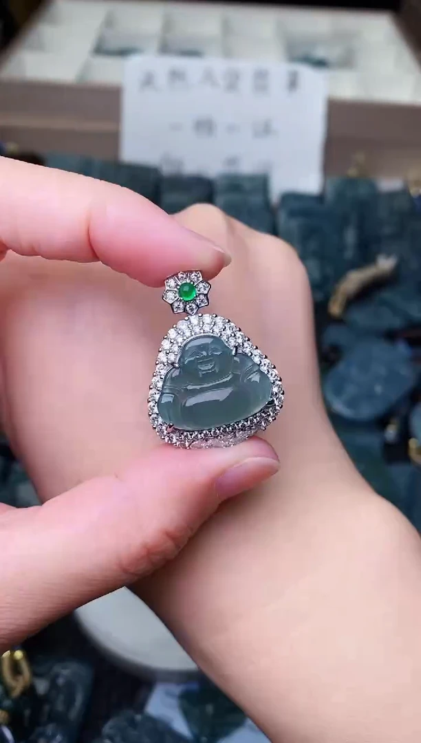 颈饰未镶嵌翡翠