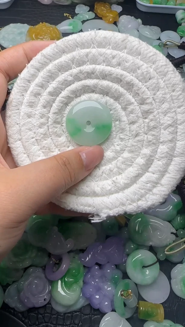 颈饰未镶嵌翡翠缅甸翡翠吊坠
