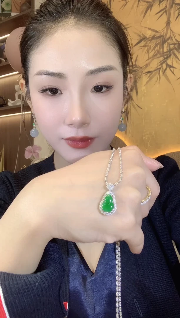 【闪购商品】翡翠吊坠(不含链)18K金镶嵌C10