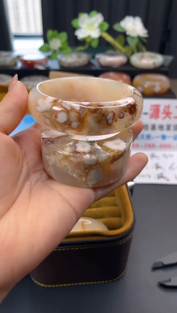 未镶嵌手镯石英质玉赠送镯心（63圈口）