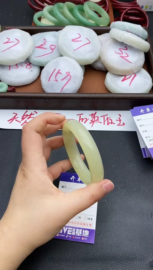 未镶嵌手镯石英质玉129+60.7