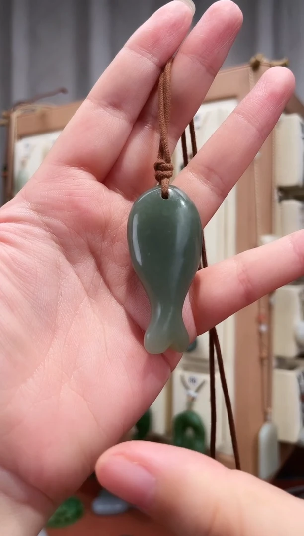 颈饰未镶嵌和田玉新疆且末料年年有鱼49*22*13.8毫米