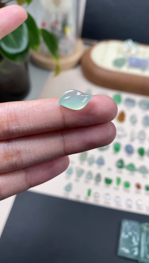 【闪购商品】翡翠颈饰未镶嵌翡翠冰晴随型