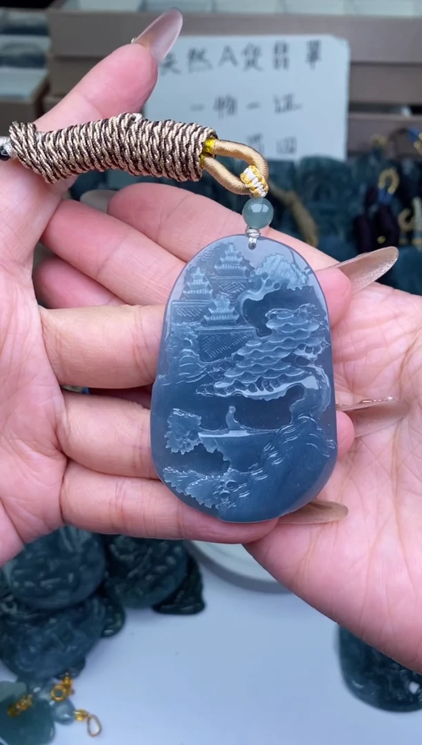 颈饰未镶嵌翡翠