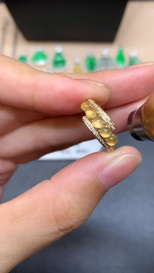 18K金镶嵌戒指翡翠蛋面【无服务费