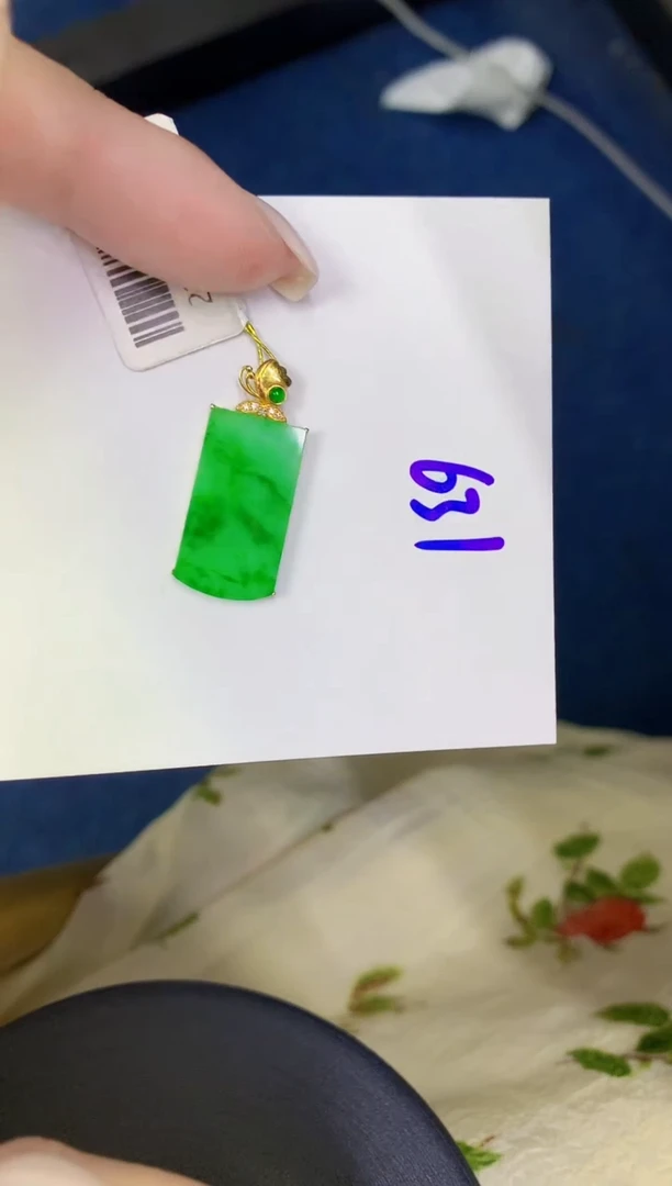 颈饰18K金镶嵌翡翠缅甸天然翡翠A货