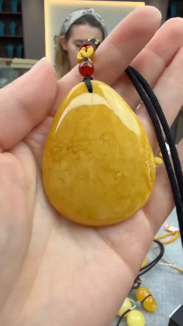 琥珀颈饰未镶嵌498秒拍号 假一罚三