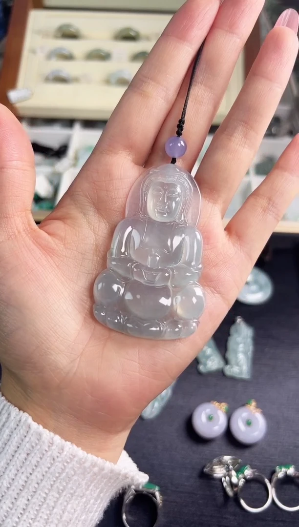 翡翠未镶嵌颈饰观音