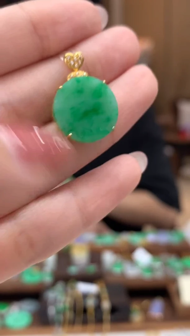 翡翠18K金镶嵌吊坠(不含链)圆牌