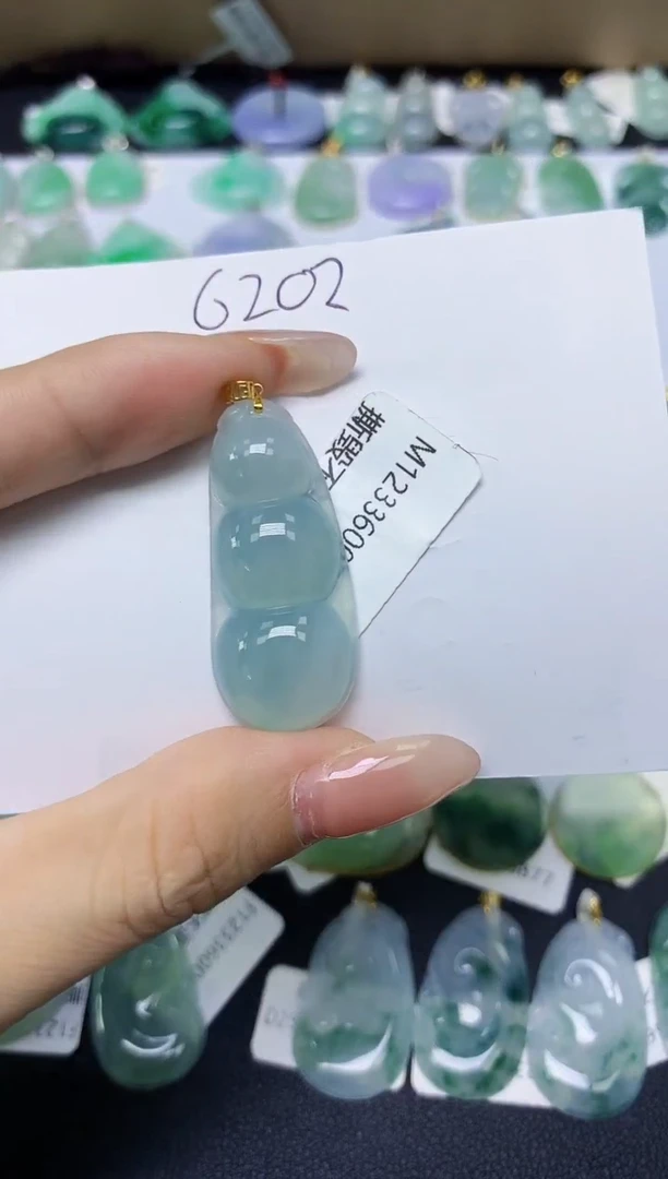 翡翠18K金镶嵌颈饰天然缅甸翡翠A货