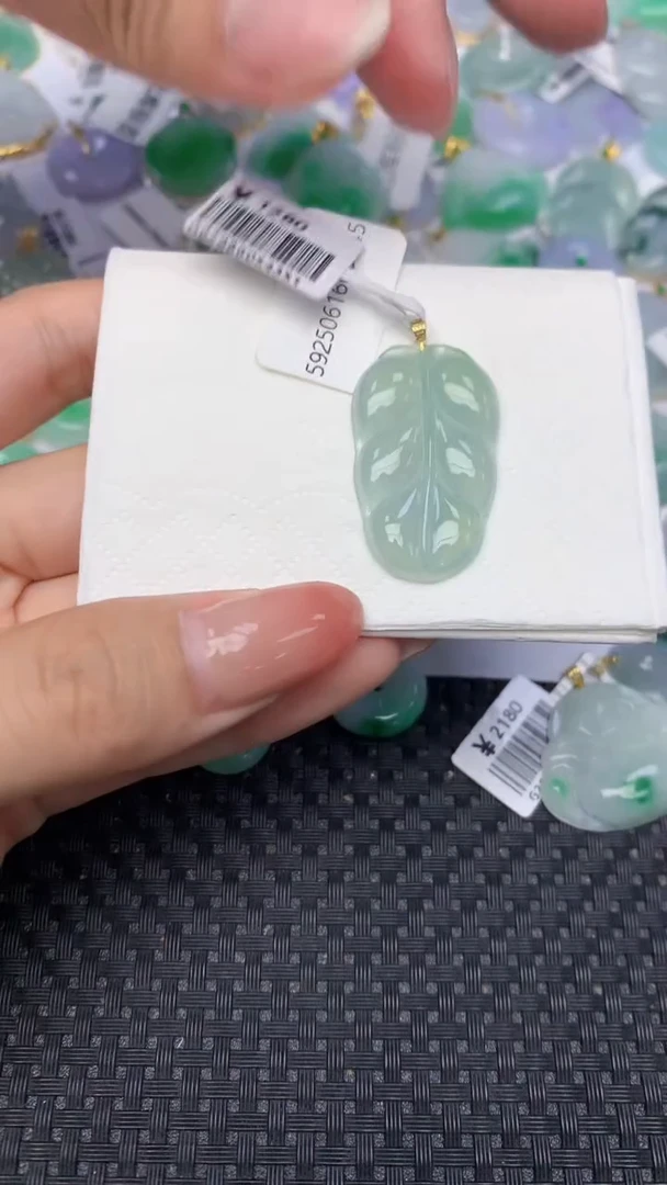 翡翠18K金镶嵌颈饰天然翡翠a货