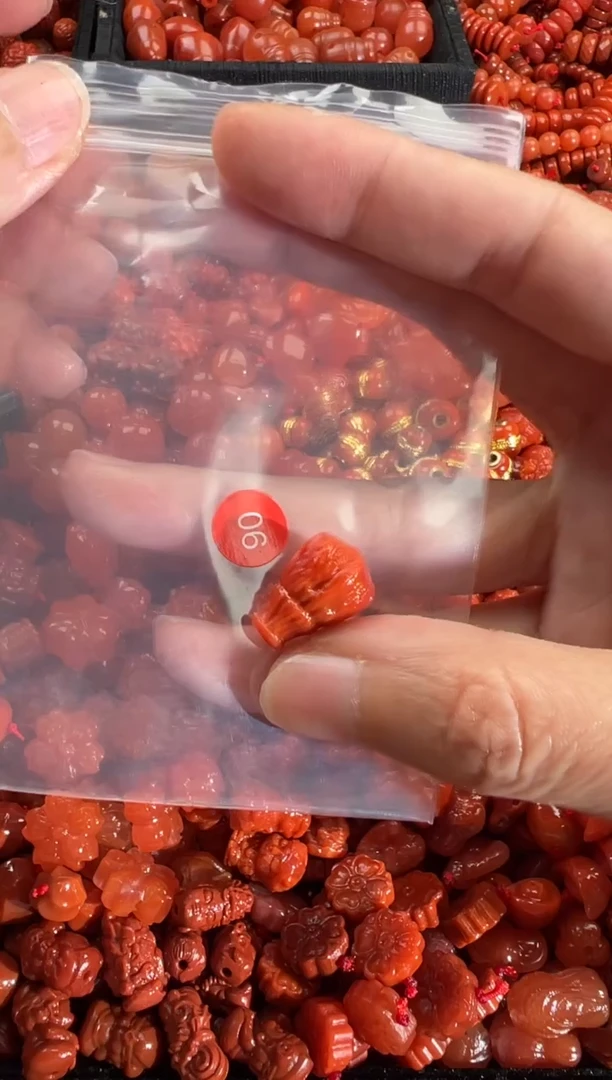 【闪购商品】南红玛瑙颈饰未镶嵌1
