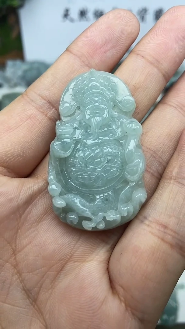 翡翠未镶嵌颈饰财神