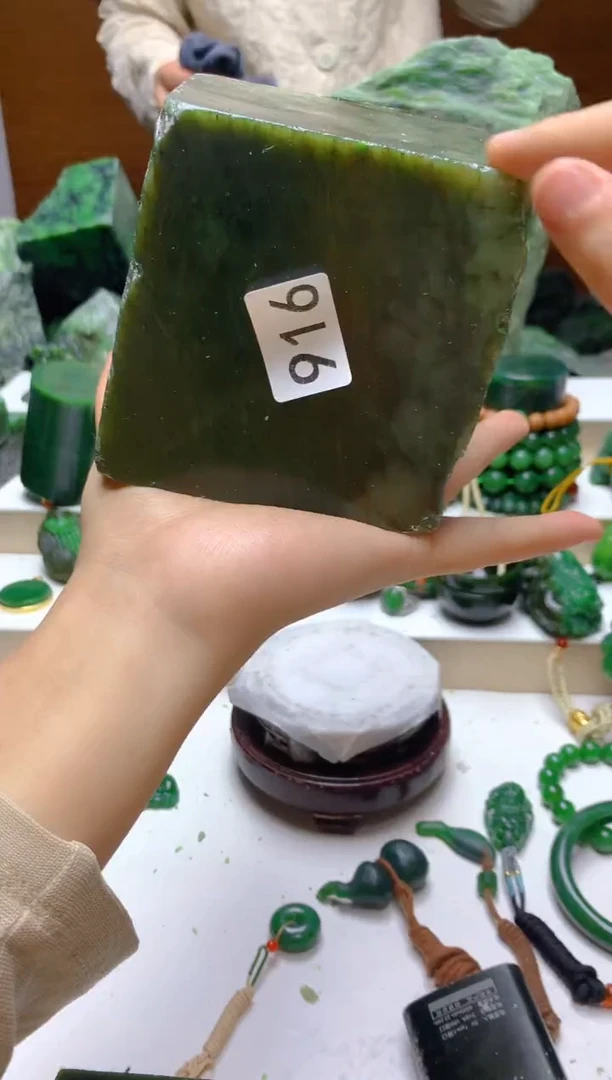 未镶嵌和田玉（碧玉）珠宝半成品1