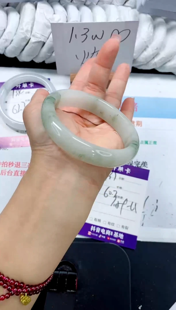 未镶嵌手镯石英质玉135-60.3
