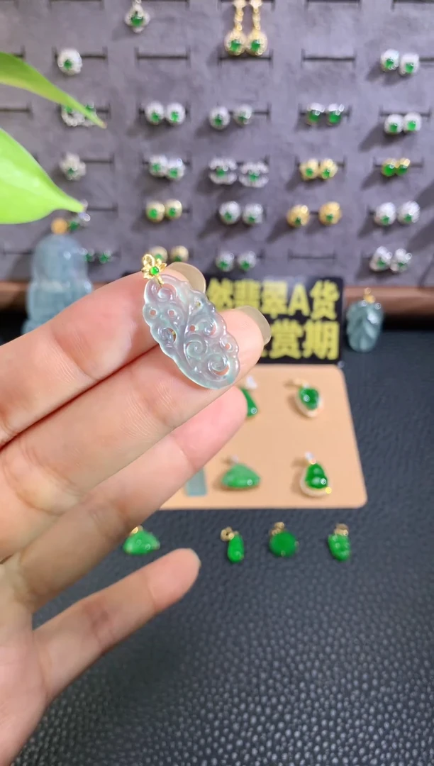 颈饰18K金镶嵌翡翠源头工厂天然翡翠A货，福利价