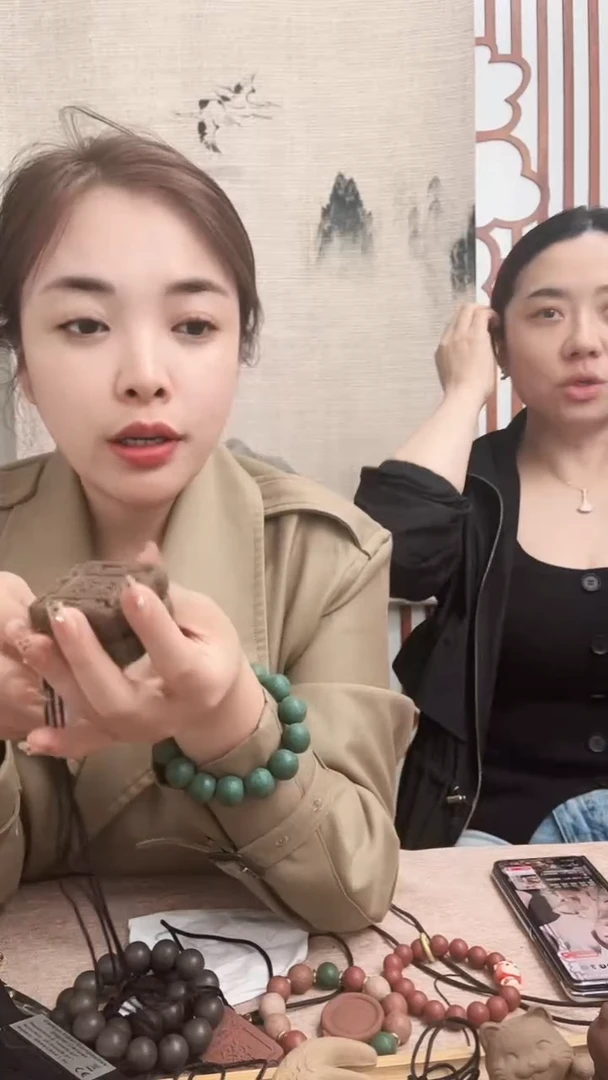 泥塑碧云散大蝴蝶