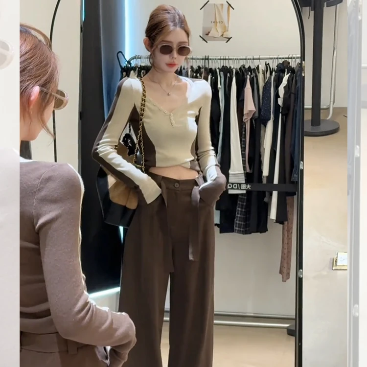 设计感撞色V领纽扣长袖收腰T恤搭配西装阔腿裤初秋套装女2025新款