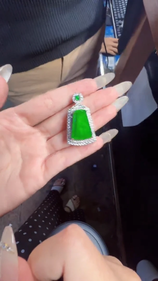 未镶嵌定制翡翠翡翠A货有轻微色差属于正常现象无事牌多样性发货1