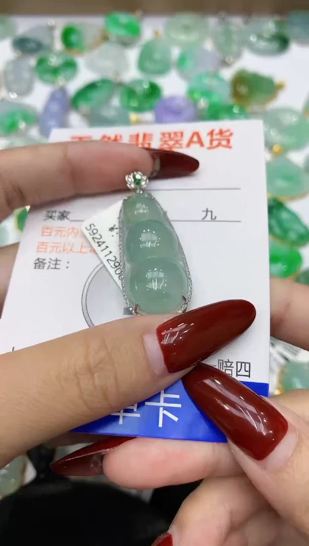 翡翠18K金镶嵌颈饰1111111111